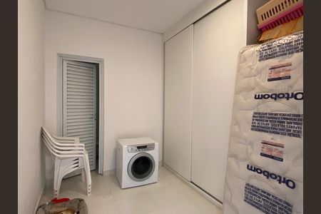 Casa à venda com 600m², 4 quartos e 8 vagas Casa à venda com 600m², 4 quartos e 8 vagasÁrea de Serviço