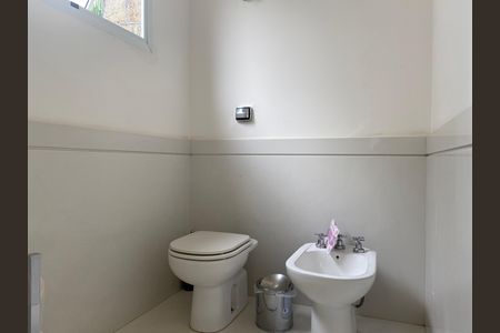 Casa à venda com 600m², 4 quartos e 8 vagas Casa à venda com 600m², 4 quartos e 8 vagasBanheiro da Suíte Master