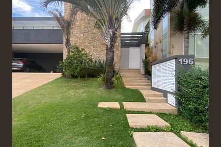 Casa à venda com 600m², 4 quartos e 8 vagas Casa à venda com 600m², 4 quartos e 8 vagasFachada