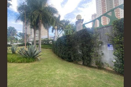 Casa à venda com 600m², 4 quartos e 8 vagas Casa à venda com 600m², 4 quartos e 8 vagasFachada