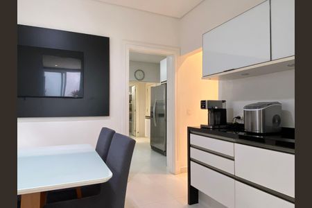 Casa à venda com 600m², 4 quartos e 8 vagas Casa à venda com 600m², 4 quartos e 8 vagasCopa