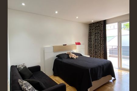 Casa à venda com 600m², 4 quartos e 8 vagas Casa à venda com 600m², 4 quartos e 8 vagasSuíte 3