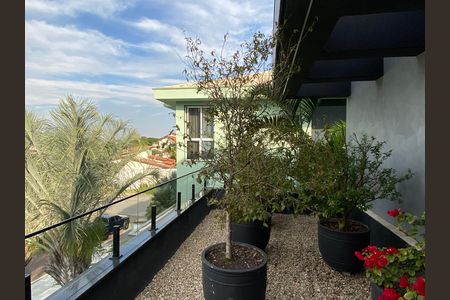 Casa à venda com 600m², 4 quartos e 8 vagas Casa à venda com 600m², 4 quartos e 8 vagasVaranda da Sala