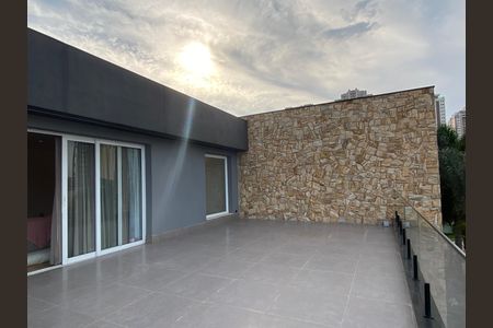 Casa à venda com 600m², 4 quartos e 8 vagas Casa à venda com 600m², 4 quartos e 8 vagasVaranda da Sala