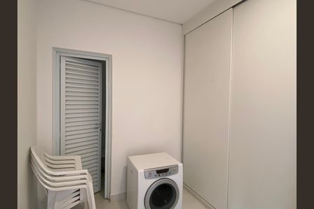 Casa à venda com 600m², 4 quartos e 8 vagas Casa à venda com 600m², 4 quartos e 8 vagasÁrea de Serviço