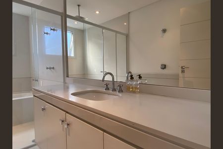 Casa à venda com 600m², 4 quartos e 8 vagas Casa à venda com 600m², 4 quartos e 8 vagasBanheiro da Suíte 2