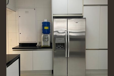 Casa à venda com 600m², 4 quartos e 8 vagas Casa à venda com 600m², 4 quartos e 8 vagasCozinha
