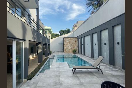 Casa à venda com 600m², 4 quartos e 8 vagas Casa à venda com 600m², 4 quartos e 8 vagasÁrea externa