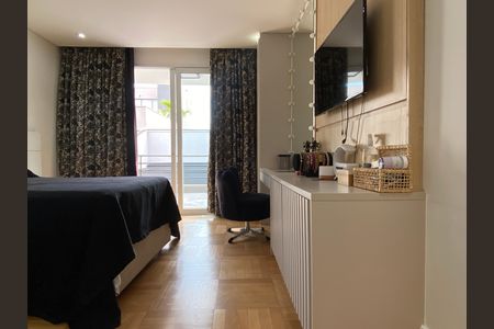 Casa à venda com 600m², 4 quartos e 8 vagas Casa à venda com 600m², 4 quartos e 8 vagasSuíte 3