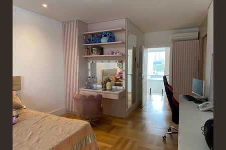 Casa à venda com 600m², 4 quartos e 8 vagas Casa à venda com 600m², 4 quartos e 8 vagasSuíte 1