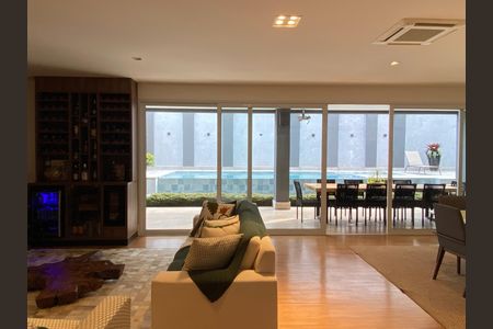 Casa à venda com 600m², 4 quartos e 8 vagas Casa à venda com 600m², 4 quartos e 8 vagasSala