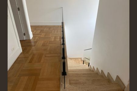 Casa à venda com 600m², 4 quartos e 8 vagas Casa à venda com 600m², 4 quartos e 8 vagasSala 2