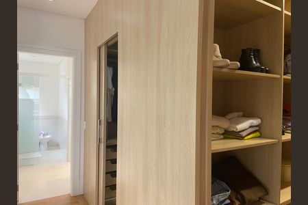 Casa à venda com 600m², 4 quartos e 8 vagas Casa à venda com 600m², 4 quartos e 8 vagasSuíte master