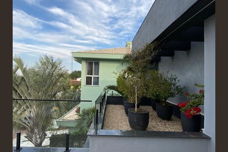 Casa à venda com 600m², 4 quartos e 8 vagas Casa à venda com 600m², 4 quartos e 8 vagasVaranda da Sala