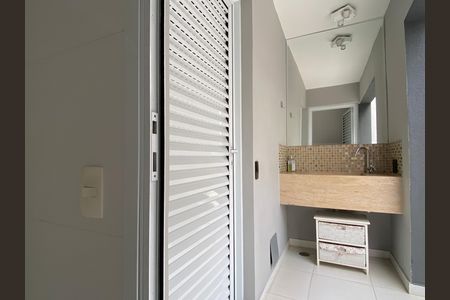 Casa à venda com 600m², 4 quartos e 8 vagas Casa à venda com 600m², 4 quartos e 8 vagasBanheiro da área comum