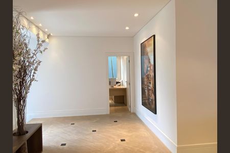 Casa à venda com 600m², 4 quartos e 8 vagas Casa à venda com 600m², 4 quartos e 8 vagasHall de entrada