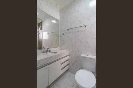 Casa de condomínio para alugar com 138m², 3 quartos e 3 vagas Casa de condomínio para alugar com 138m², 3 quartos e 3 vagasBanheiro da Suíte