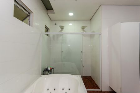 Casa para alugar com 381m², 5 quartos e 4 vagas Casa para alugar com 381m², 5 quartos e 4 vagasSuíte - Banheiro - Casa 1