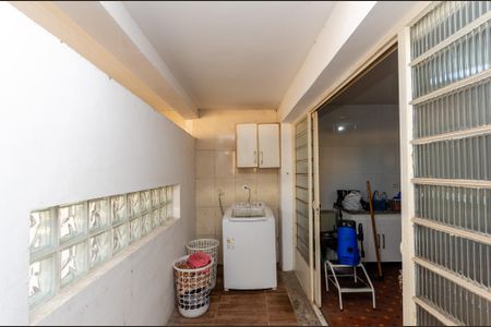 Casa para alugar com 381m², 5 quartos e 4 vagas Casa para alugar com 381m², 5 quartos e 4 vagasÁrea de serviço - Casa 2