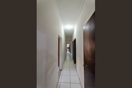 Casa para alugar com 381m², 5 quartos e 4 vagas Casa para alugar com 381m², 5 quartos e 4 vagasCorredor - Casa 1