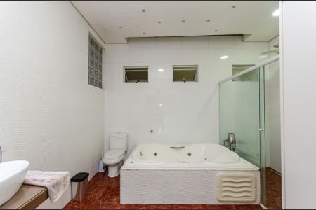 Casa para alugar com 381m², 5 quartos e 4 vagas Casa para alugar com 381m², 5 quartos e 4 vagasSuíte - Banheiro - Casa 1