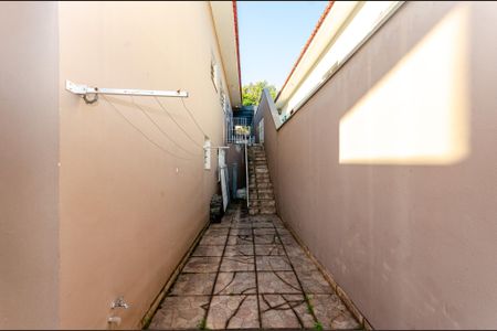 Casa para alugar com 381m², 5 quartos e 4 vagas Casa para alugar com 381m², 5 quartos e 4 vagasCorredor externo