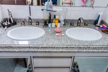 Apartamento à venda com 120m², 3 quartos e 3 vagas Apartamento à venda com 120m², 3 quartos e 3 vagasBanheiro suite