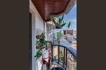 Apartamento à venda com 120m², 3 quartos e 3 vagas Apartamento à venda com 120m², 3 quartos e 3 vagasVaranda Quarto 2