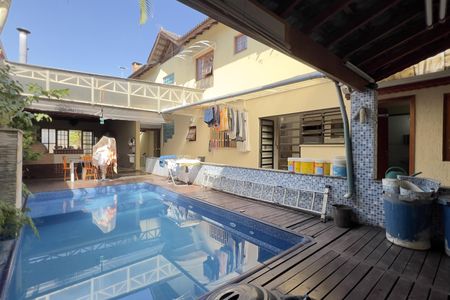Casa à venda com 250m², 3 quartos e 4 vagasÁrea externa