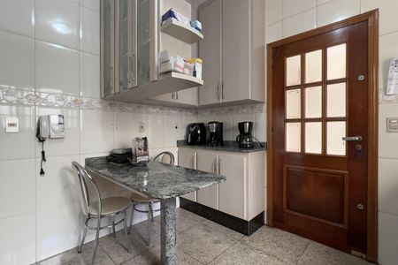 Casa à venda com 250m², 3 quartos e 4 vagasCozinha e Área de Serviço