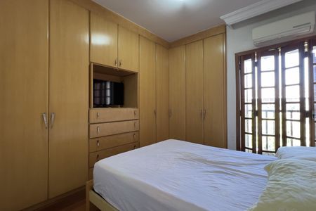 Casa à venda com 250m², 3 quartos e 4 vagasSuíte