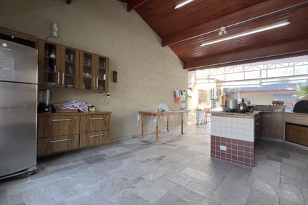 Casa à venda com 250m², 3 quartos e 4 vagasÁrea externa