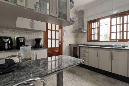 Casa à venda com 250m², 3 quartos e 4 vagasCozinha e Área de Serviço