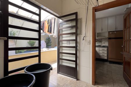 Casa à venda com 250m², 3 quartos e 4 vagasCozinha e Área de Serviço