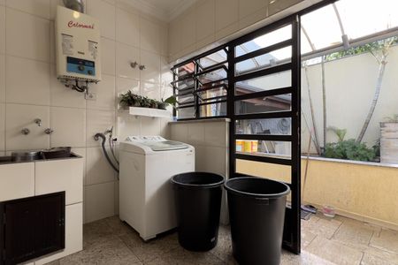 Casa à venda com 250m², 3 quartos e 4 vagasCozinha e Área de Serviço