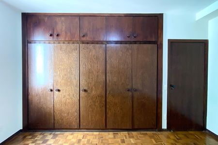 Apartamento à venda com 160m², 4 quartos e 2 vagasSuite (Armários)