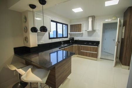 Apartamento para alugar com 193m², 3 quartos e 4 vagas