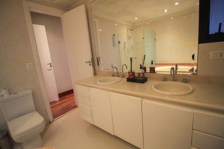 Apartamento para alugar com 193m², 3 quartos e 4 vagas