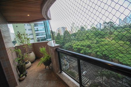 Apartamento para alugar com 193m², 3 quartos e 4 vagas