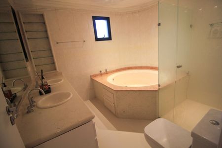 Apartamento para alugar com 193m², 3 quartos e 4 vagas