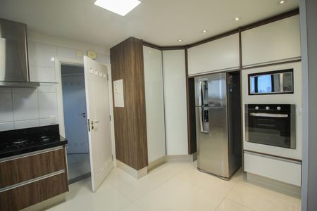 Apartamento para alugar com 193m², 3 quartos e 4 vagas
