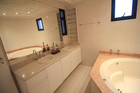 Apartamento para alugar com 193m², 3 quartos e 4 vagas