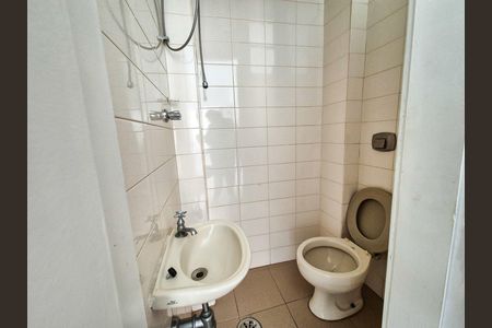 Apartamento para alugar com 123m², 3 quartos e 1 vaga Apartamento para alugar com 123m², 3 quartos e 1 vagaBanheiro da Área de Serviço