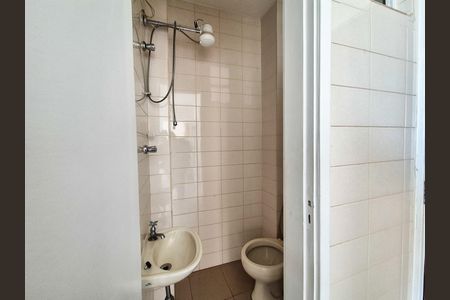 Apartamento para alugar com 123m², 3 quartos e 1 vaga Apartamento para alugar com 123m², 3 quartos e 1 vagaBanheiro da Área de Serviço