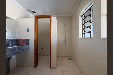 Casa à venda com 410m², 3 quartos e 2 vagasBanheiro 1