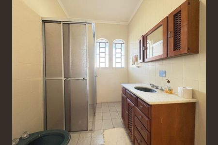 Casa à venda com 410m², 3 quartos e 2 vagasBanheiro 2
