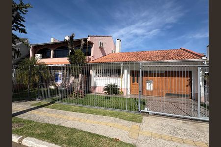 Casa à venda com 410m², 3 quartos e 2 vagasFachada