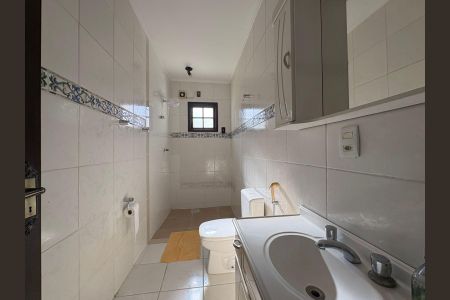 Casa à venda com 410m², 3 quartos e 2 vagasFundos- salão de festas 