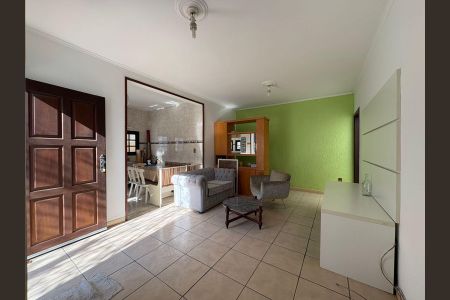 Casa à venda com 410m², 3 quartos e 2 vagasFundos- salão de festas 