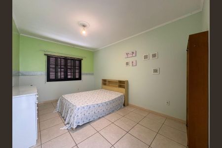 Casa à venda com 410m², 3 quartos e 2 vagasFundos- salão de festas 